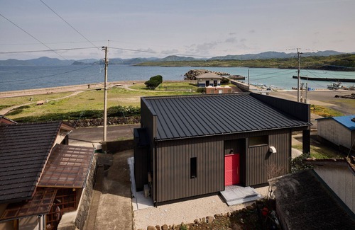 Goto Casa | TAKASAKI STAY, an inn located about a 1-minute walk from Takasaki Beach in Mitsui Raku, Fukue Island, Goto Islands.
