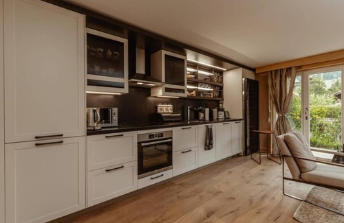Zweisimmen Nr Gstaad Chalet De Esquí | Take in the beauty of this classical Alpine Gstaad chalet Near all ski stations