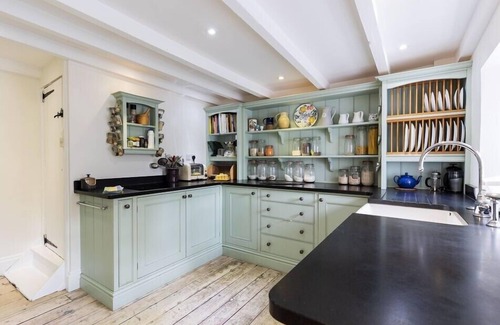 Newport Casa | Take your foot off the pedal for a moment and bring the family together for a proper beach holiday..