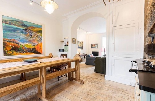 Newport Casa | Take your foot off the pedal for a moment and bring the family together for a proper beach holiday..