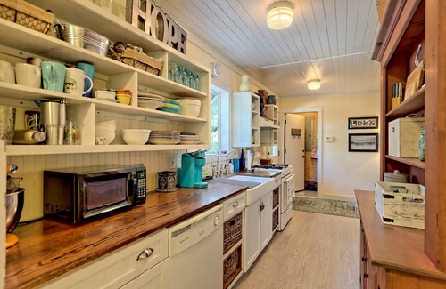 Lakemont Cabaña | Tallulah Falls Cabin: location, location. location