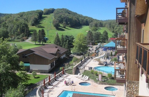 Ellicottville Condominio | Tamarack Club At Holiday Valley Ski in/out Deluxe Condo w/ Mini Kitchen Sleeps 4