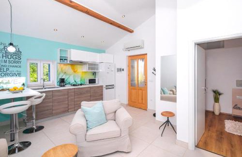 Milohnici Apartamento | Tamburika colorful apartment in rustica area