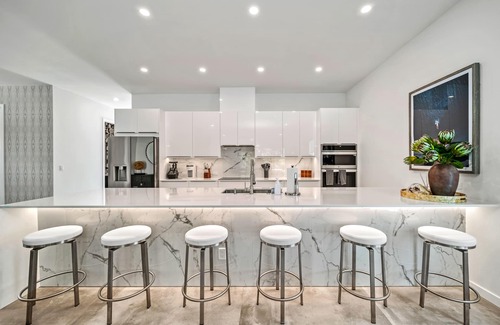 Arlington Park Casa | Tamiami Vice - Luxury Siesta Key Home with Heated Pool & Prime Location – Book Your Escape Today!