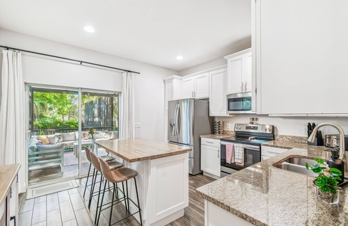 Old Seminole Heights Casa | Tampa Outdoor Family Fun/ Pool/ Spa/ Grill/ Mini Golf/ Games