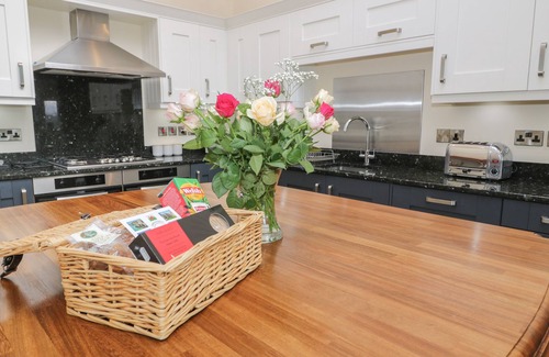 Brynrefail Casa | TAN TWR, pet friendly, luxury holiday cottage in Llanfairpwll