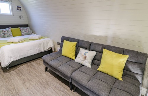 Llanfyllin Cabaña | TANAT, romantic, character holiday cottage in Llanfyllin