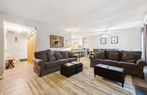 North Creek Casa | Tannery 64H - Family Retreat with Modern Comforts