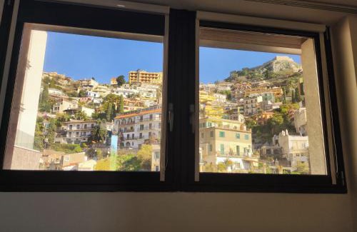 Taormina Apartamento | Taormina Castle and Sea View1