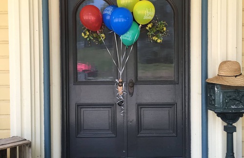 Deersville Casa | Tappan Lake Historic 19th Century Home In Quaint Deersville.