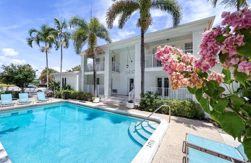 Central Beach Hotel | Tara Hotel A North Beach Village Resort Hotel