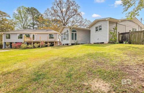 Mobile Casa | Tara's Riverfront Hideaway