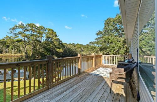 Mobile Casa | Tara's Riverfront Hideaway