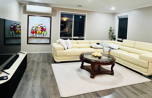 Tarneit Casa | Tarneit Treasure a 4 bed room house. A place of peace and tranquilaity