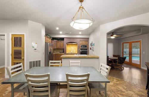 Hurricane Casa | Capacidad para 18 personas, piscina privada, (cerca de Zions y Sand Hollow)