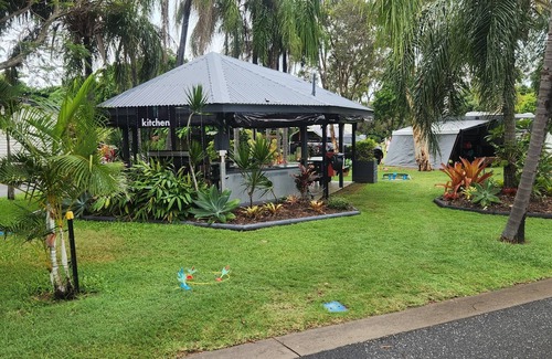 Emu Park Cabina | Tasman Holiday Parks - Fisherman's Beach