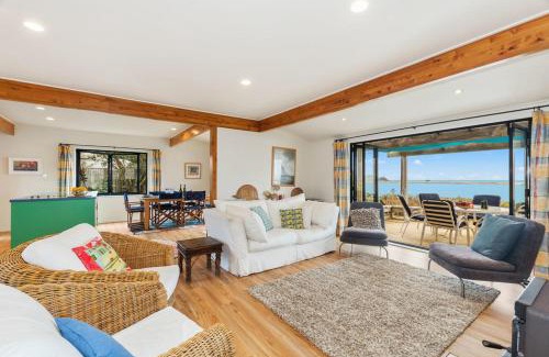 Mangawhai Heads Casa | Taste Of Paradise with WiFi!- Mangawhai Heads Home