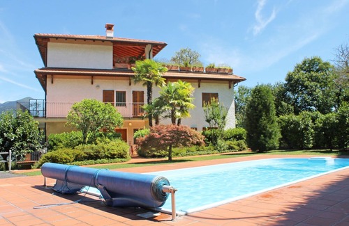 Sant'Agata Apartamento | Buen gusto apartamento de 2 habitaciones en una pequeña residencia con piscina