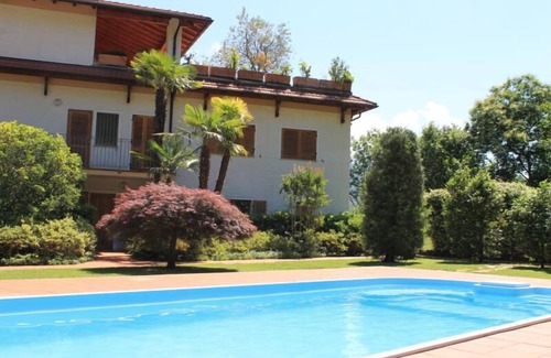Sant'Agata Apartamento | Buen gusto apartamento de 2 habitaciones en una pequeña residencia con piscina