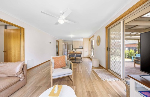 Alfredton Casa | Tasteful 3BR On Towong, Alfredton