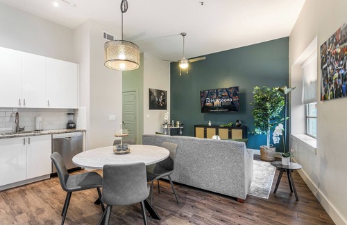 Central Business District Apartamento | Tasteful Condo Near French Quarter