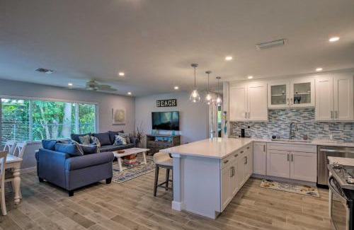 Naples Park Casa | Tasteful Home with Patio and Grill Less Than 2 Mi to Beach!