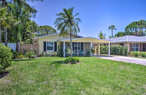 Naples Park Casa | Tasteful Home with Patio and Grill Less Than 2 Mi to Beach!