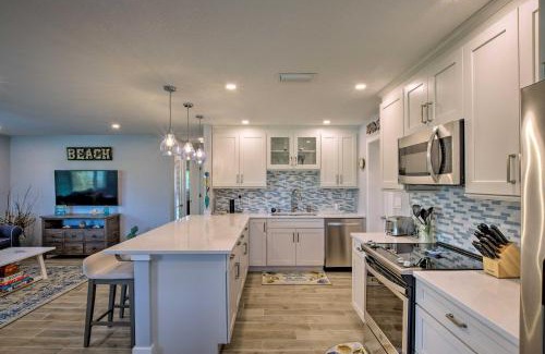 Naples Park Casa | Tasteful Home with Patio and Grill Less Than 2 Mi to Beach!