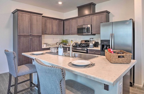 Menifee Casa | Tasteful Menifee Home: Patio, By Theme Parks!