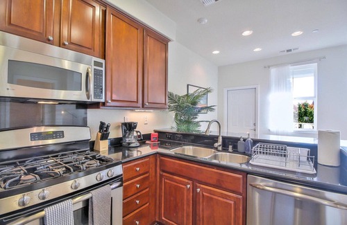 Newhall Casa | Tasteful San Jose 2BR Townhouse w/ Patio, nr Newhall Park, by Blueground