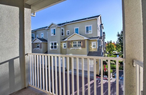 Newhall Casa | Tasteful San Jose 2BR Townhouse w/ Patio, nr Newhall Park, by Blueground