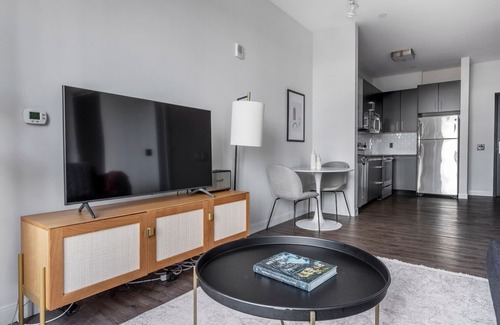 Shawmut Apartamento | Tasteful South End Studio w/ Gym & W/D, nr Groceries, by Blueground