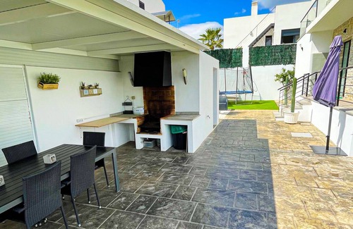 La Colina Villa | Moderna villa de 3 habitaciones con piscina privada, barbacacoa y vistas únicas