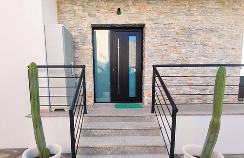 La Colina Villa | Moderna villa de 3 habitaciones con piscina privada, barbacacoa y vistas únicas