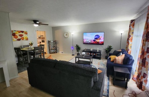 Euclid Casa | Tastefully Furnished 3bd @Euclid