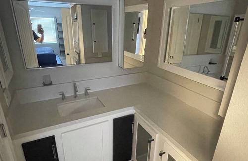 Bonita Condominio | Tastefully Remodeled Upstairs Condo in Bonita w/ Pool