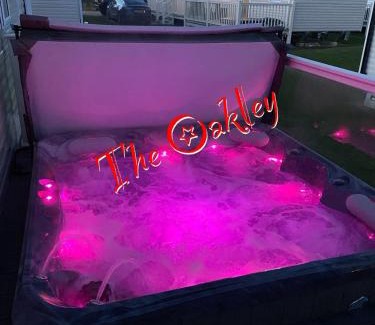 Tattershall Casa | Tattershall Lakes The Oakley Caravan 8 berth with Hot tub & WiFi