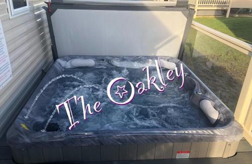 Tattershall Casa | Tattershall Lakes The Oakley Caravan 8 berth with Hot tub & WiFi