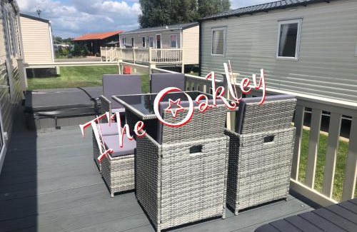 Tattershall Casa | Tattershall Lakes The Oakley Caravan 8 berth with Hot tub & WiFi