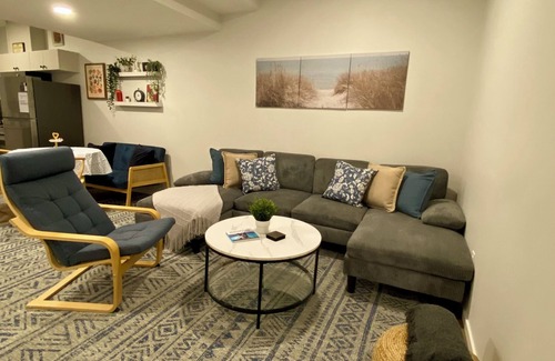 Morinville Apartamento | Taylor Tranquility Retreat~Cozy 1 Bedroom Apt with FULL kitchen & Full Washroom