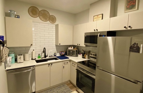 Morinville Apartamento | Taylor Tranquility Retreat~Cozy 1 Bedroom Apt with FULL kitchen & Full Washroom