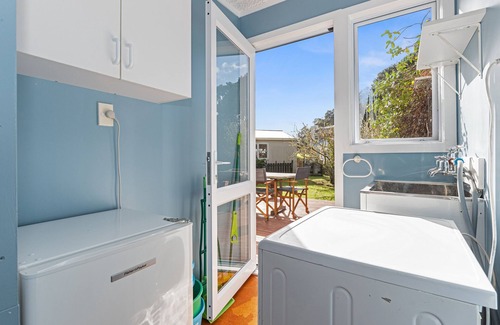 Helena Bay Casa | Teal Bay Treasure - Teal Bay Holiday Home