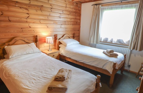 Lincoln Cabina | TEAL LODGE, pet friendly, with a garden in Bardney