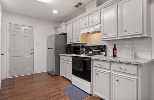 Lubbock Casa | Tech Fans Relax - Work Crews Welcome!