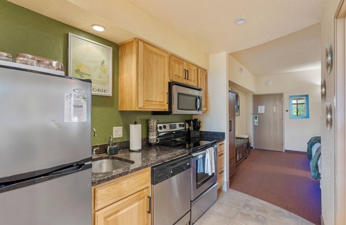 Wisconsin Dells Condominio | Tee Time Terrace - Cozy Family Condo near Attractions. Pet Friendly!