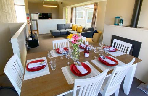 Queenstown Casa | Tekau - Modern holiday apartment with lakeview