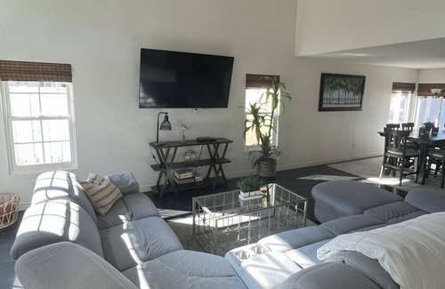 Wolf Creek Casa | Temecula Gem! Huge Pool Home 2 min from Pechanga