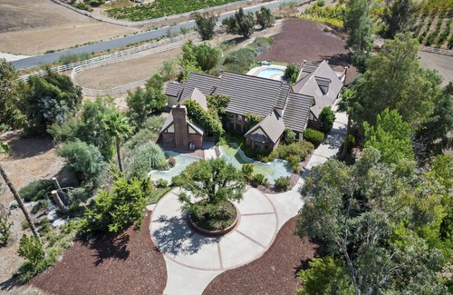Temecula Casa | Inglés Tudor Estate en el corazón del país del vino