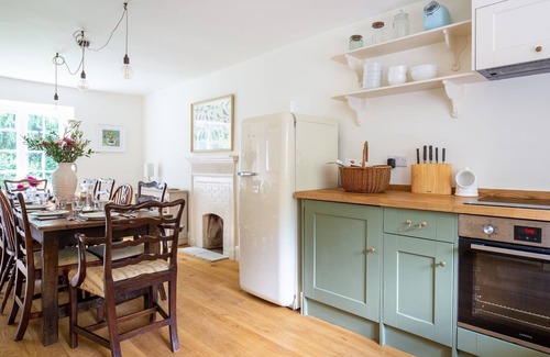 Temple Guiting Cabaña | Temple Guiting Cottage - sleeps 10 guests in 5 bedrooms