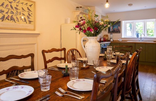 Temple Guiting Cabaña | Temple Guiting Cottage - sleeps 10 guests in 5 bedrooms